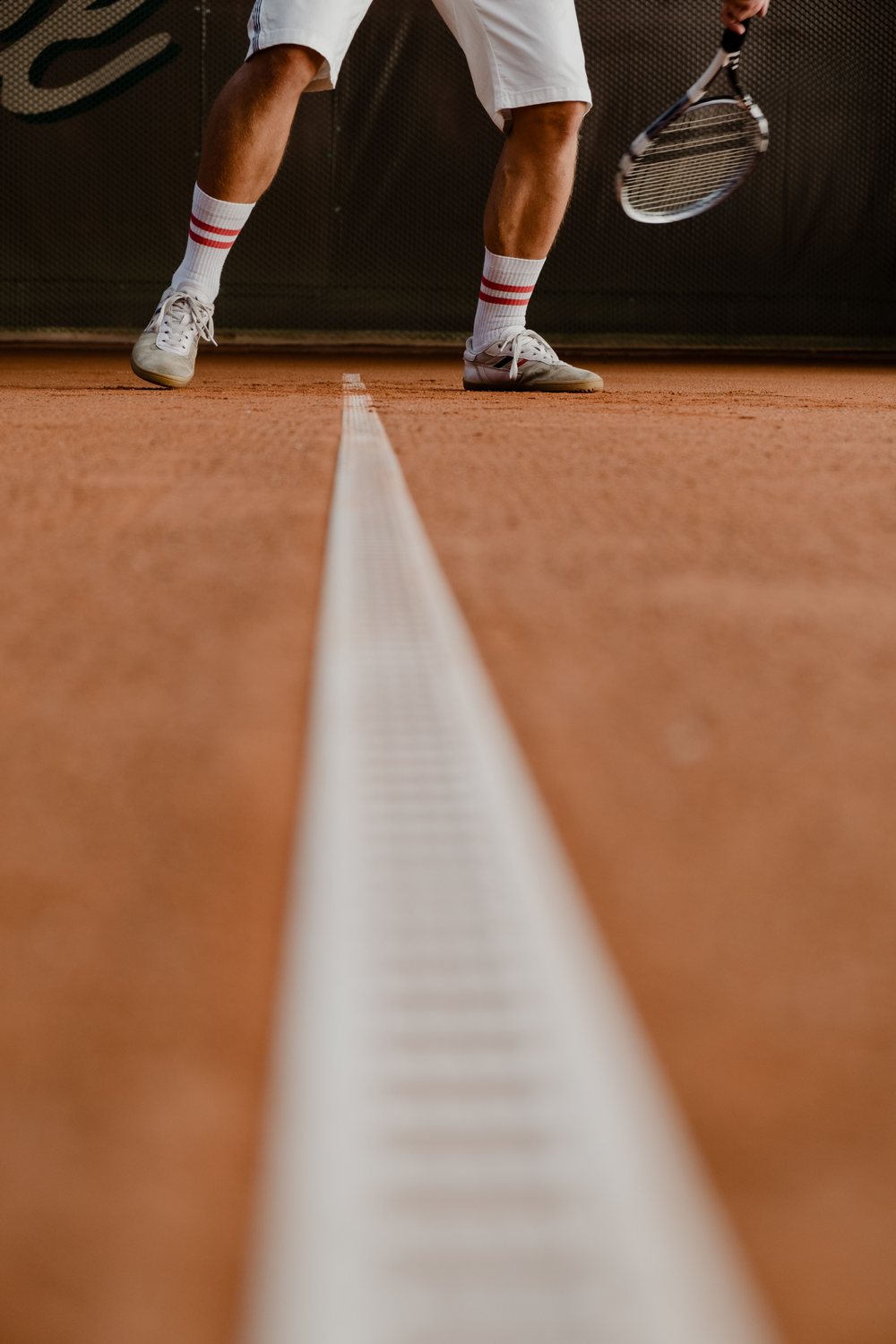 Tennisspieler beim Aufschlag